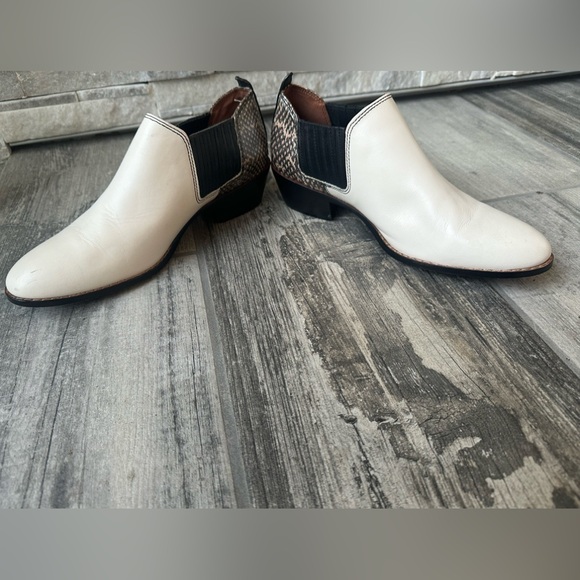 COACH DEVIN SHTE LTR Leather Ankle White Animal Snake Print BOOTIE Size 8 - Picture 7 of 13